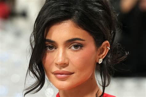are kylie jenners tits fake
